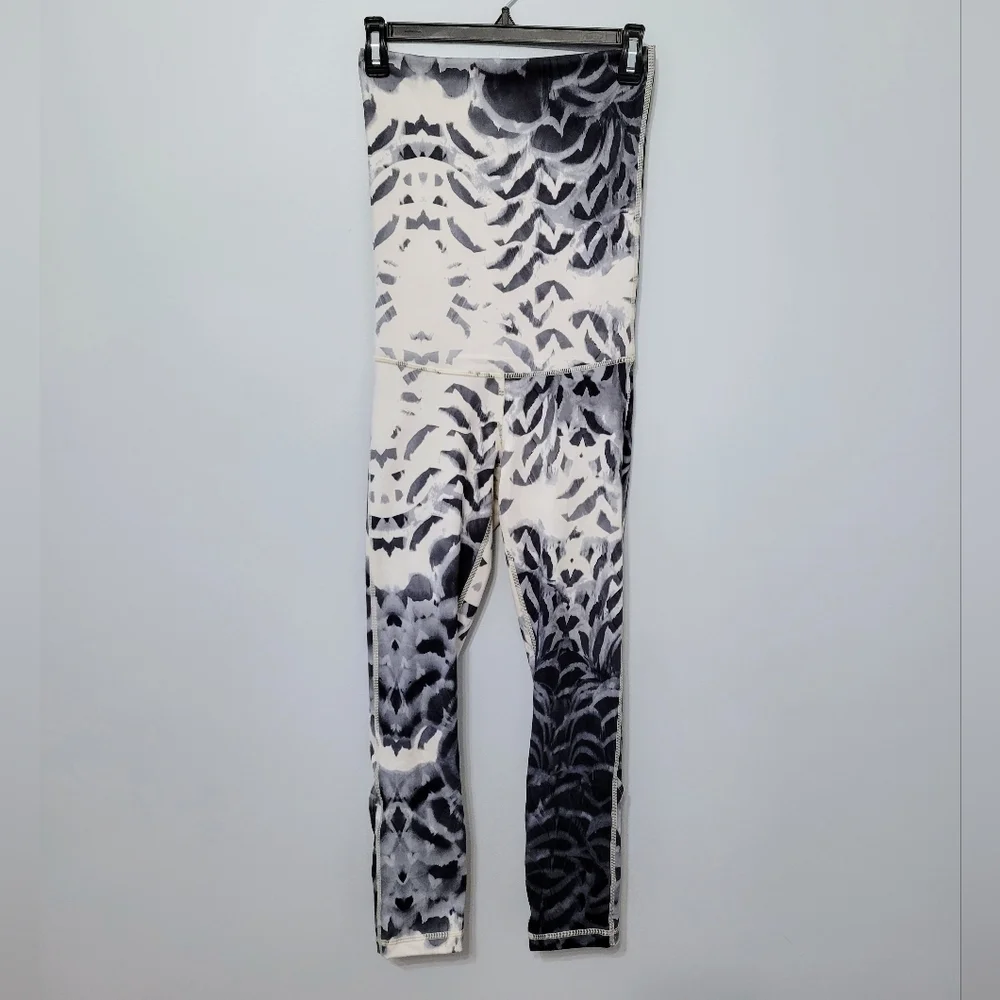 Lululemon Wunder Under Pant SE Dance in Pretty Plume Angel Wing Black Size Gym